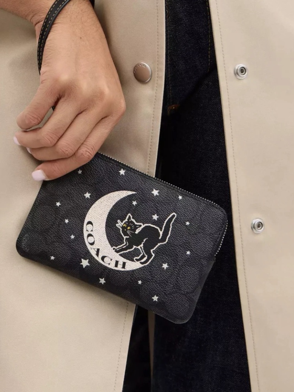 NWOT Coach Halloween Print Cat on Moon Signature Canvas Corner Zip Wristlet - Picture 5 of 5